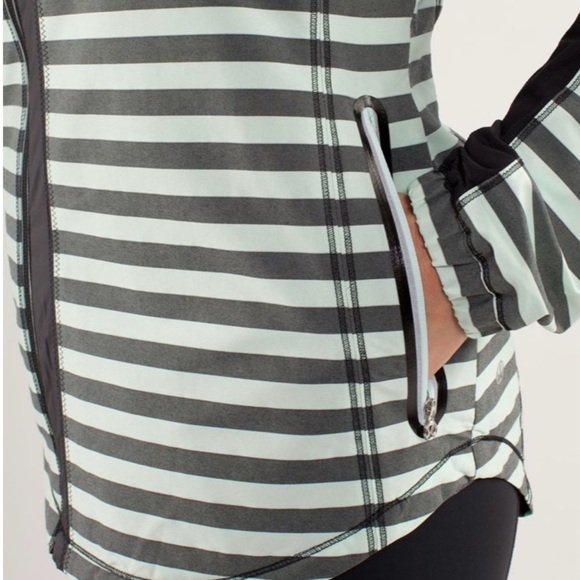 Lululemon Get Up And Glow Jacket Reflective 360 Sea Stripe Mint Moment Black 6 - Picture 12 of 16